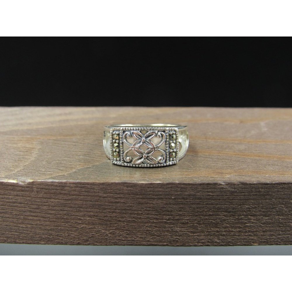 Size 6.75 Sterling Silver Flower Marcasite Band Ring